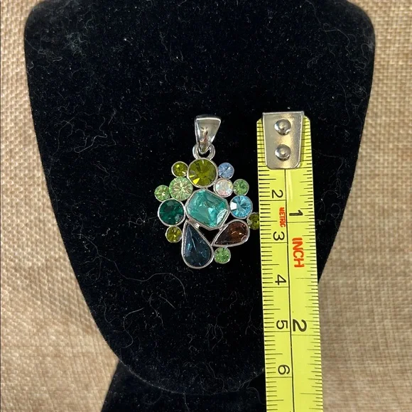 Multicolor Crystal Cluster Pendant Necklace - Women Jewelry - Picture 3 of 3